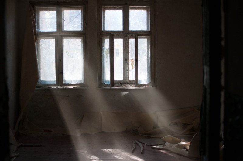 domestic room, home interior, housing, ruined, nature, german, day, room, run-down, creepy, building, house, built structure, 4K, sunlight, windows, urbex