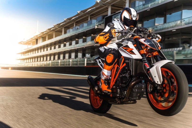 ktm 1290 super duke r  desktop, built structure, city, building exterior, motion, mode of transportation, sunlight, land vehicle, activity, architecture