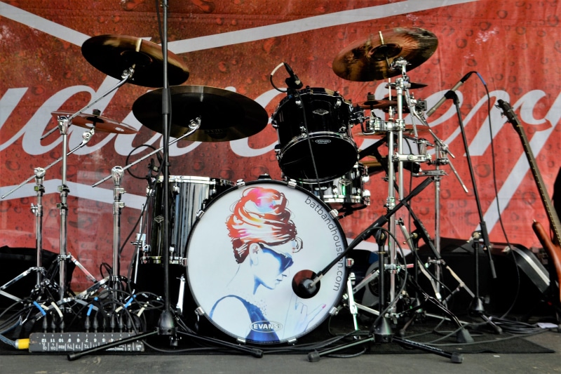 record, budweiser concert, design, arts culture and entertainment, volume, speakers, bat band, media, play, set, player, symbol, drum, act, in and outs