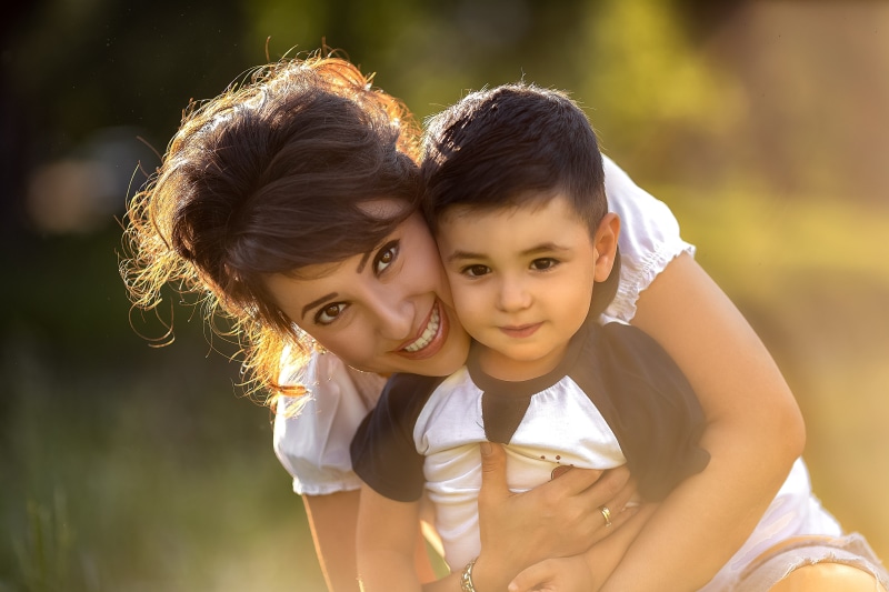 two people, focus on foreground, outdoors, emotion, person, bonding, 5K, boy, daughter, in the summer of, girls, looking at camera, people, family, summer