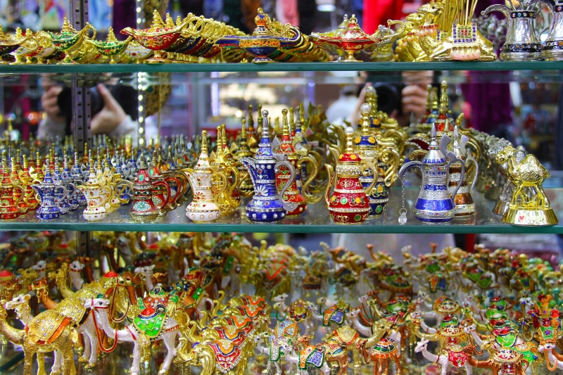 retail, abundance, jewelry, dubai, traditional, bazaar, transparent, happy, shop, variation, store, buy, colored, arab, sell, display, figure, choice, retail display
