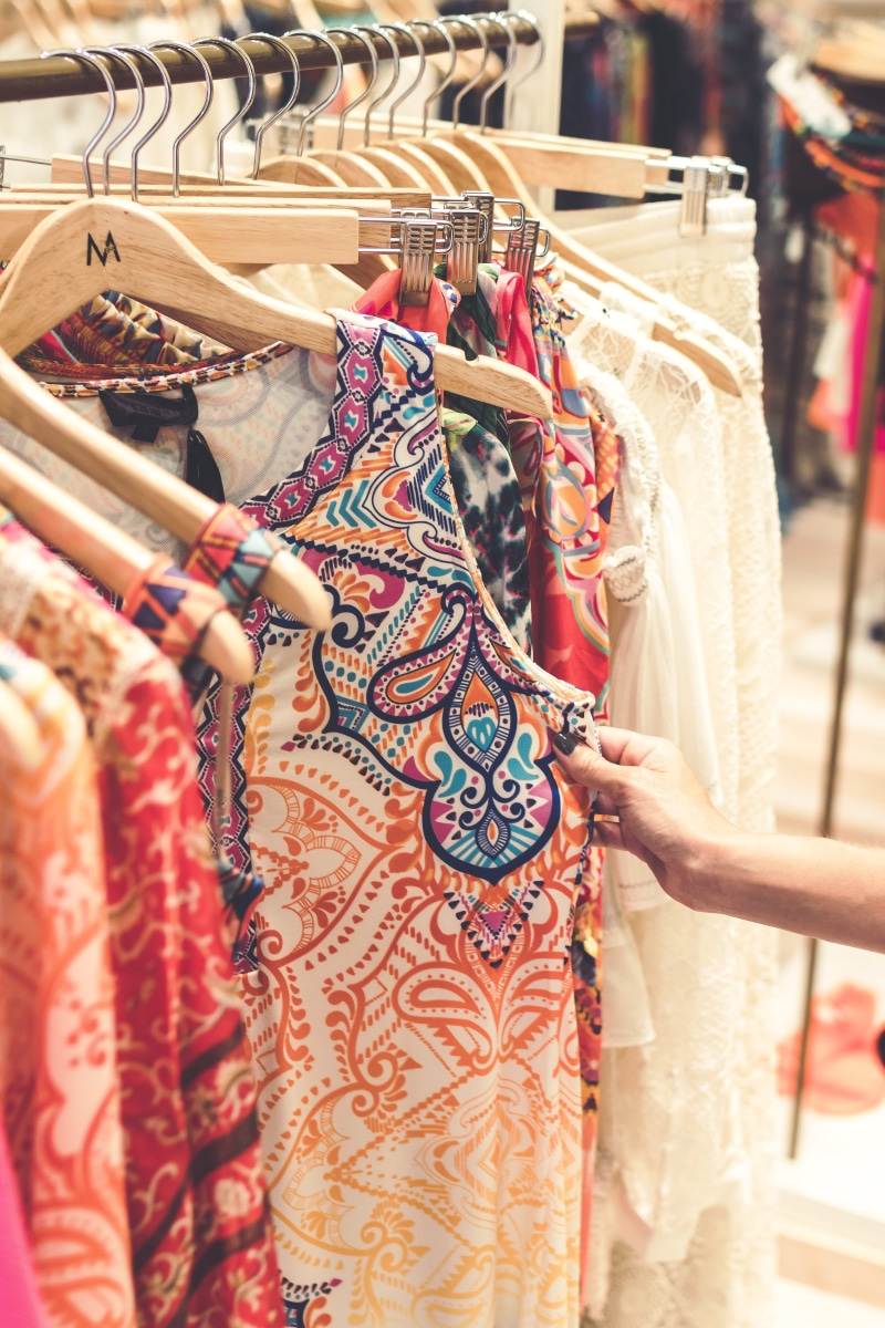 adult, sale, hanged, focus, fashion, 5K, sell, color, business, retail display, fashionable, choice, market, pattern, colors, for sale, style, focus on foreground