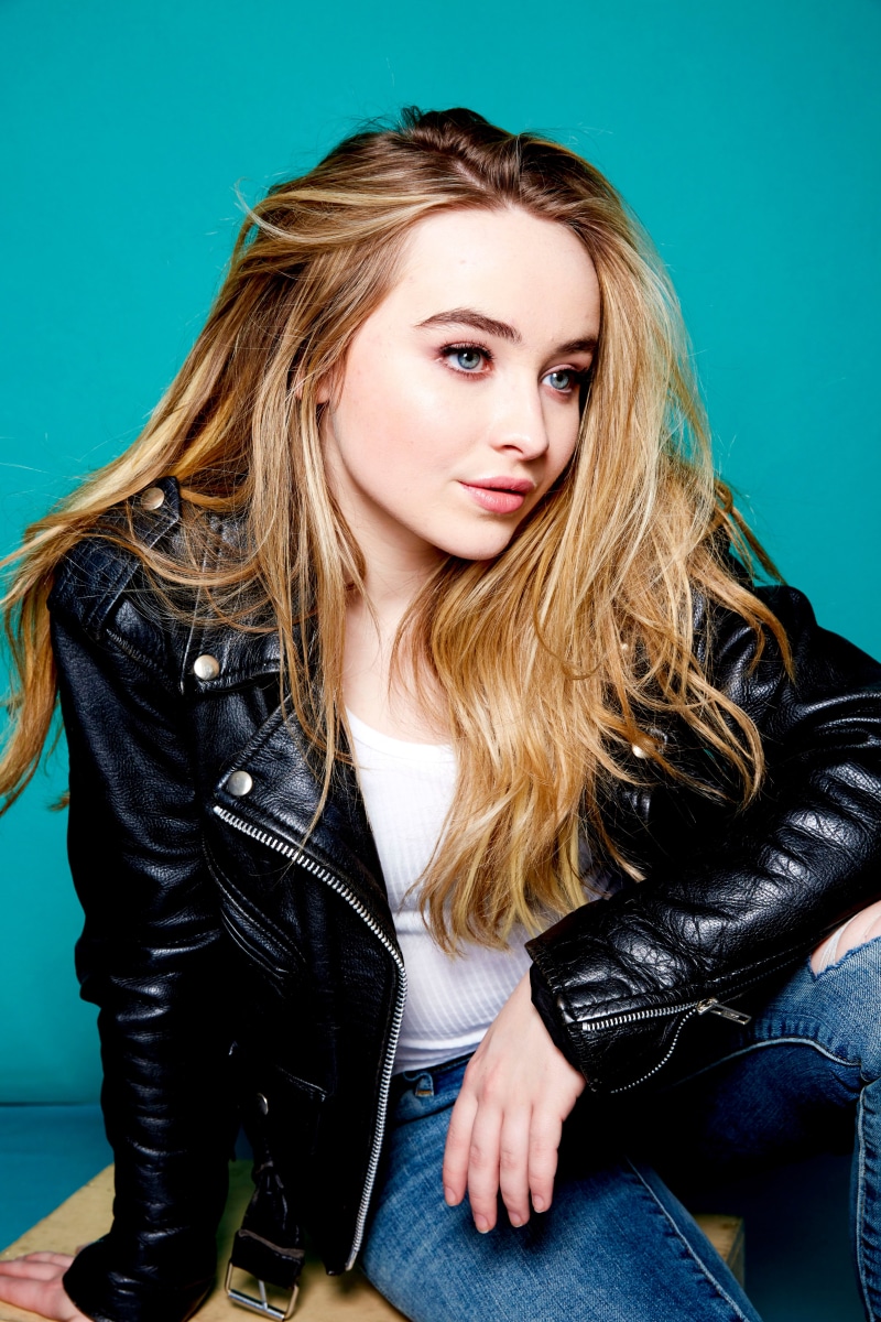 women, singer, leather jackets, 5K, Sabrina Carpenter, teen, blue eyes, black jackets