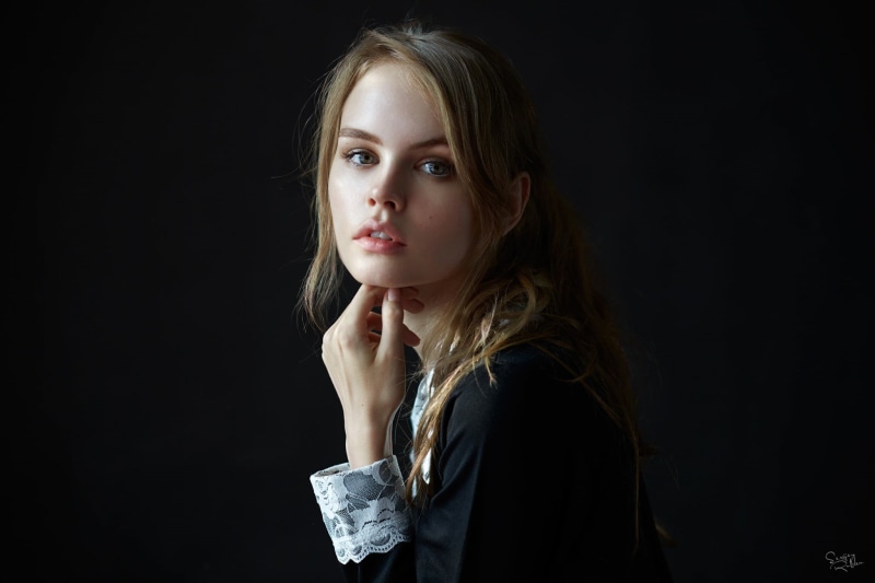 hairstyle, looking at camera, hair, headshot, 1080P, child, long hair, blonde, indoors, one person, portrait, standing, beautiful woman, beauty, teenager