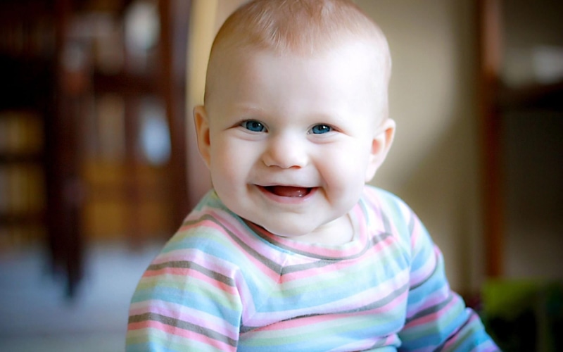 emotion, front view, cute, striped, babyhood, s, headshot, childhood, one person, blue, focus on foreground, smiling, 1080P, cheerful, young, looking at camera