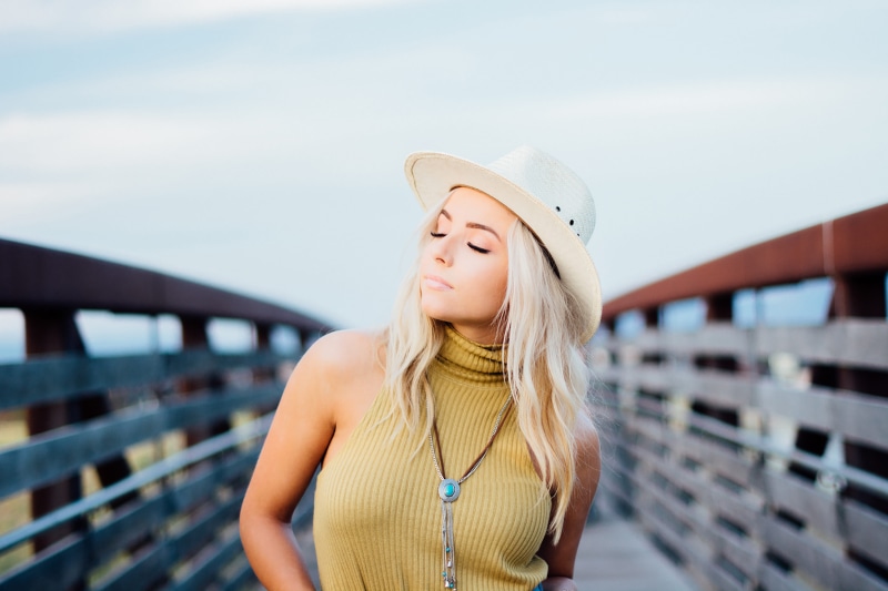 brown, outdoors, architecture, summer, young Adult, fashion, focus on foreground, front view, contemplation, women, turtle, young Women, relaxation, lady