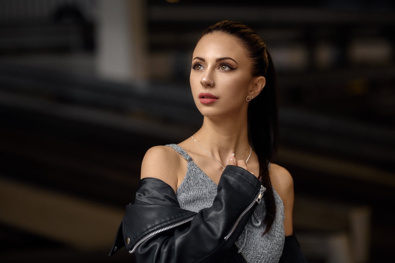 beautiful woman, nose ring, bare shoulders, dress, young women, hairstyle, one person, 1080P, hair, elegance, focus on foreground, beautiful people, portrait
