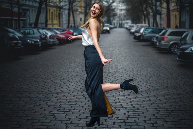 1080P, grey tops, skirt, high heels, Jakob Brenk, street, blonde, women, smiling, Photoshop