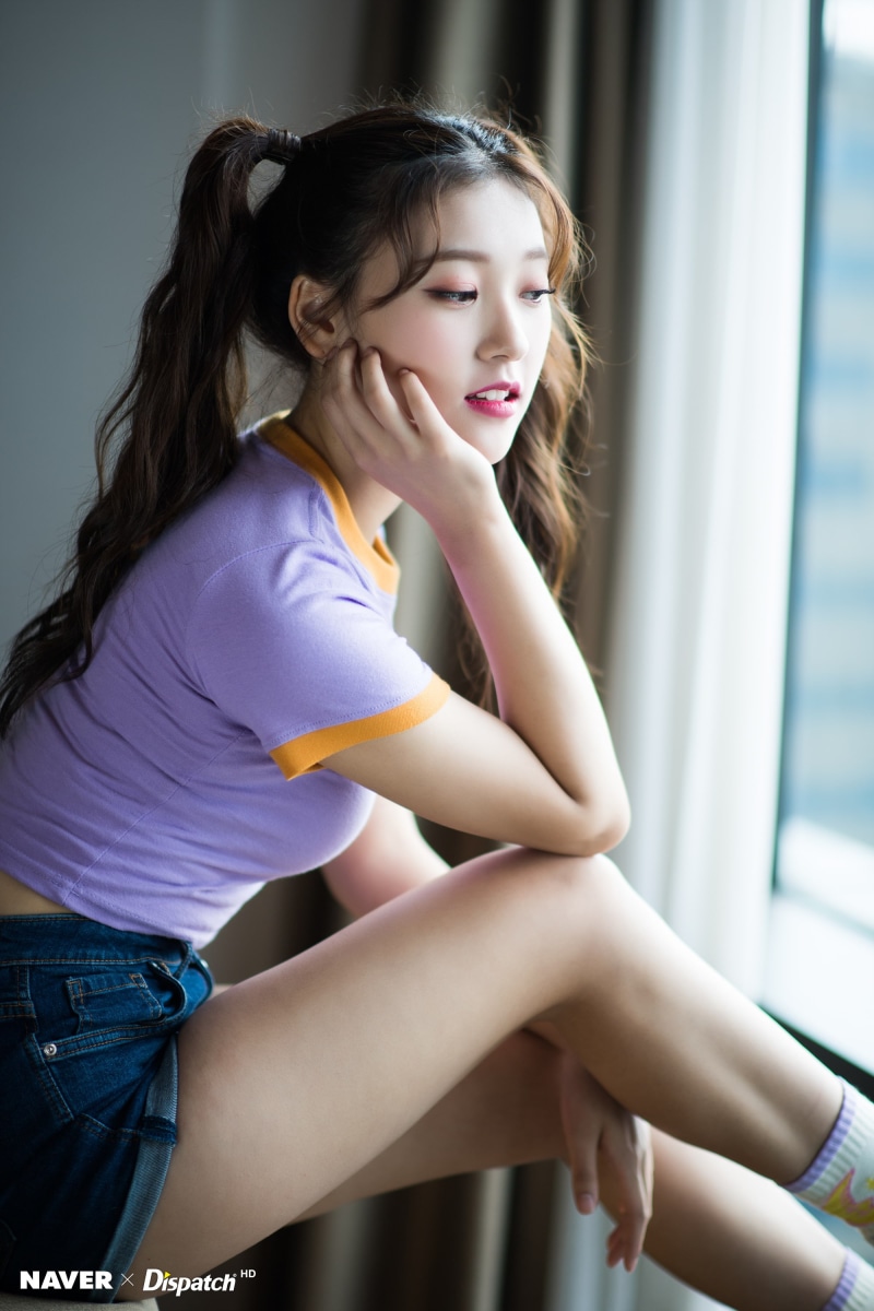 hair, Asian, hairstyle, brown hair, innocence, smiling, casual clothing, long hair, LOONA, top - garment, one person, body part, childhood, human knee