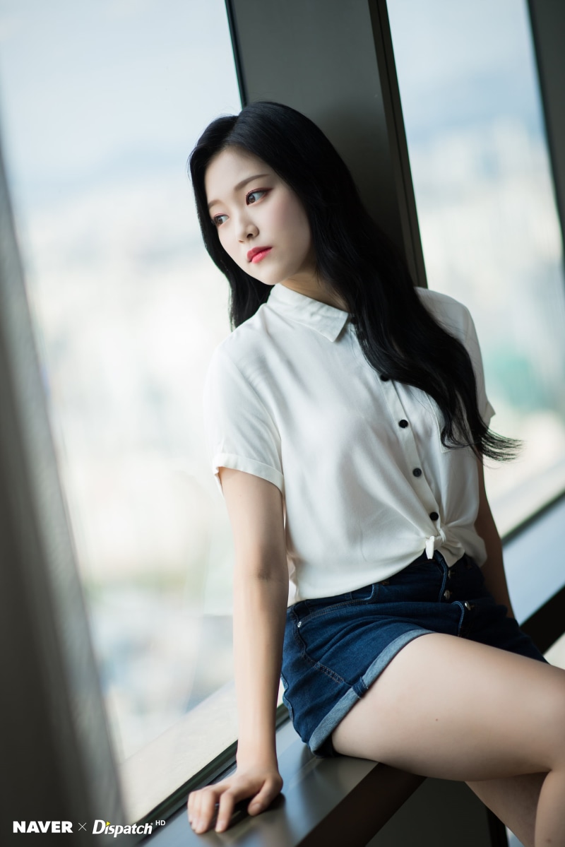 modern, looking at camera, young women, hairstyle, Asian, 2K, adult, beautiful woman, HyunJin, K-pop, one person, clothing, beauty, using laptop, beautiful people