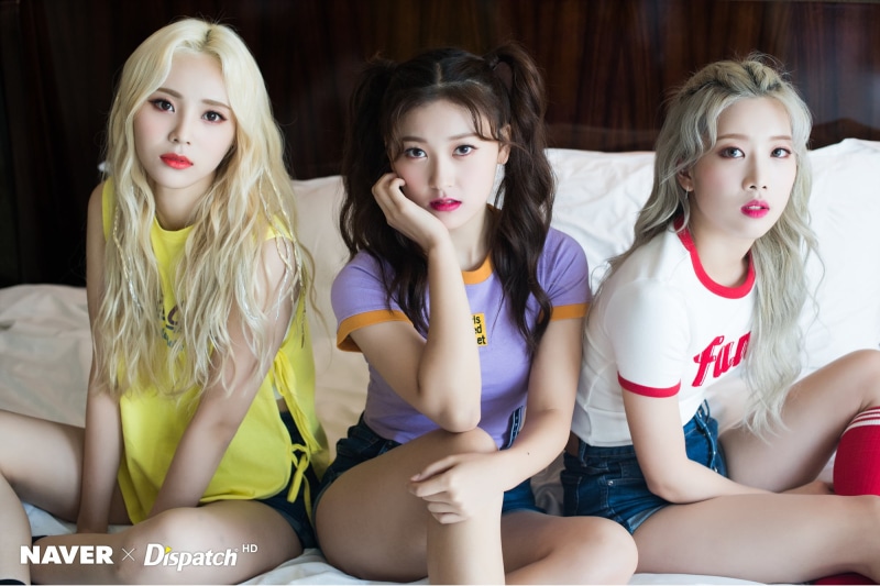 women, people, indoors, young adult, Asian, LOONA, JinSoul, 1080P, K-pop, beautiful woman, looking at camera, beauty, blond hair, sitting, hairstyle, Kim Lip