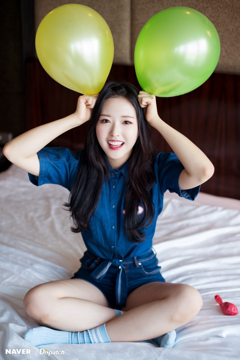 furniture, cheerful, positive emotion, portrait, Asian, beauty, hair, 2K, indoors, bed, fun, K-pop, hairstyle, child, LOONA, bedroom, emotion, balloon