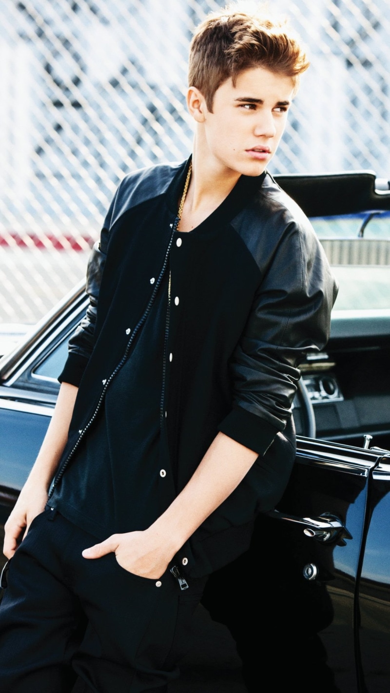 mode of transportation, smiling, Music, business, standing, lifestyles, jacket, 1080P, architecture, adult, city, justin, one person, bieber, transportation