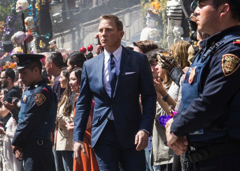 group of people, architecture, Movie, day, James Bond, crowd, 1080P, emotion, standing, watching, real people, Spectre (Movie), young adult, Spectre, women