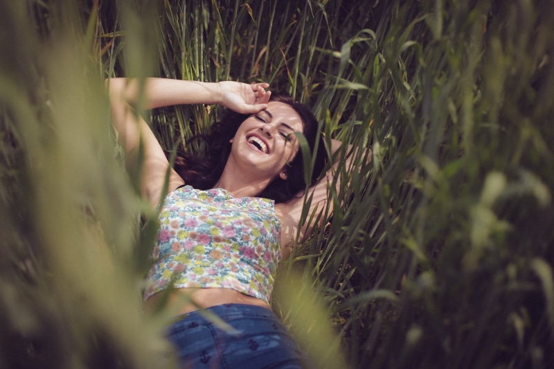 lifestyles, land, young adult, armpits, looking up, field, brunette, smiling, real people, one person, three quarter length, happiness, nature, 1080P