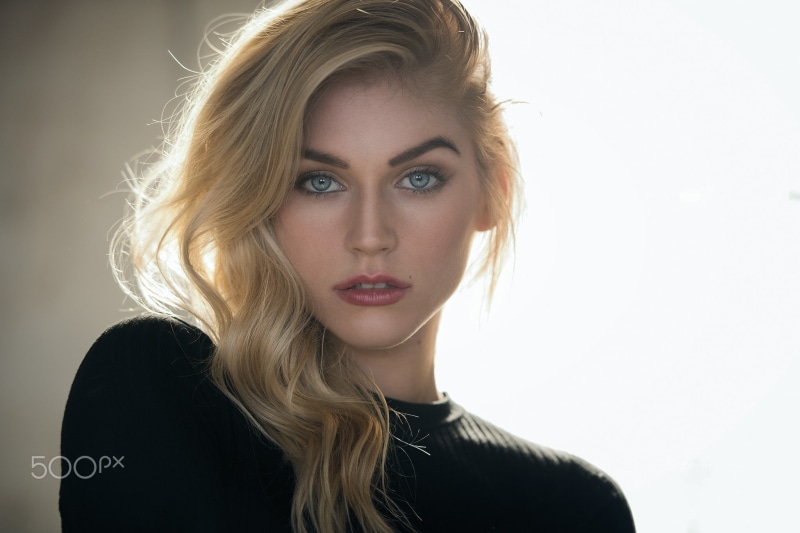 simple background, looking at camera, hair, face, young women, headshot, front view, human face, studio shot, hairstyle, 1080P, beauty, red lipstick, blue eyes