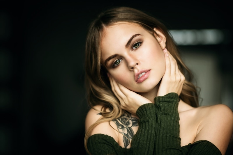 hand on face, face, depth of field, portrait, bare shoulders, 1080P, green eyes, juicy lips, women, Mark Prinz, brunette, Anastasia Scheglova, tattoo