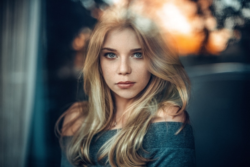 face, glass, model, Yvonne Michel, depth of field, long hair, women, freckles, Martin Kühn, bare shoulders, looking at viewer, blonde, portrait, wavy hair