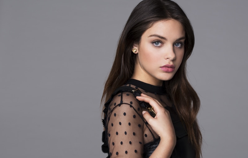 odeya rush 4k  hd  download, beautiful woman, gray background, brown hair, fashion, portrait, 4K, studio shot, one person, elegance, glamour, beauty, modern