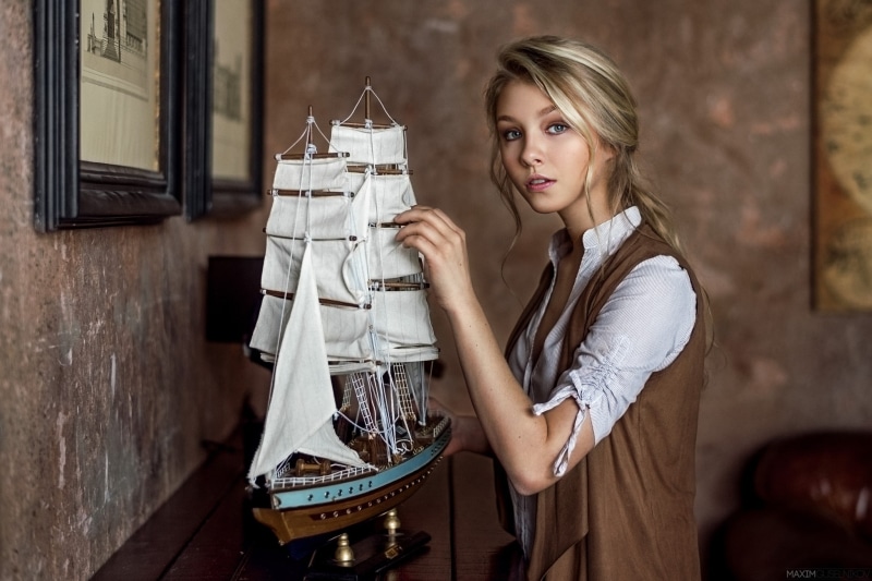 clothing, sleeved, s, adult, looking at camera, young women, smiling, Alisa Tarasenko, top, contemplation, The Spirit Of Adventure, young adult, Alice