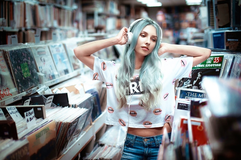 young women, dyed hair, 1080P, one person, beautiful people, headphones, women, blond hair, beauty, females, beautiful woman, Alice Tarasenko, looking at camera