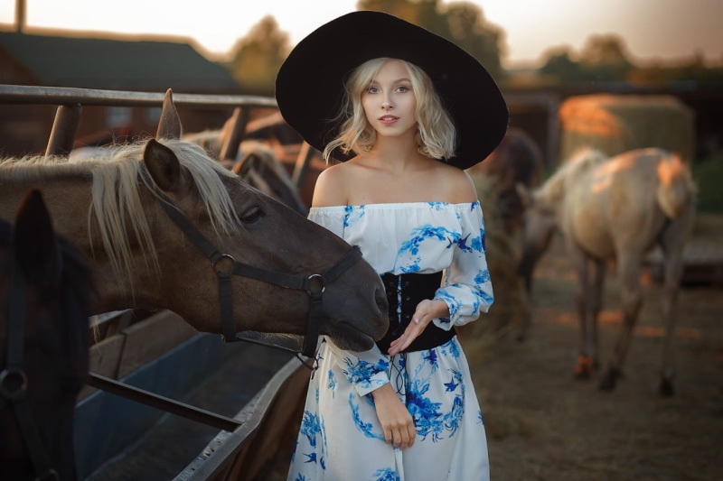 looking at viewer, women with horse, women, bare shoulders, animals, hat, horse, Alice Tarasenko, women outdoors, 720P, dress, women with hats, blonde