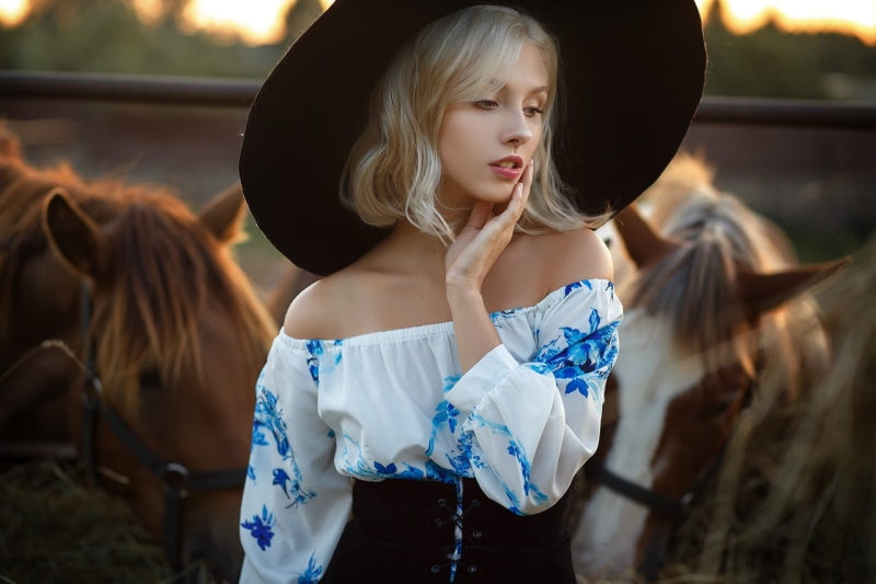women, women outdoors, depth of field, Alice Tarasenko, hand on face, black hat, bare shoulders, 720P, Nastasya Parshina, women with horse, animals, women with hats