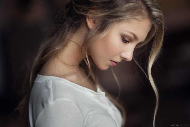Alice Tarasenko, 1080P, Maxim Guselnikov, face, side view, profile, white clothing, women, blonde, portrait, depth of field, model