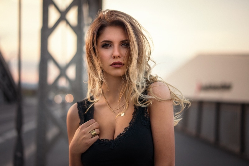 depth of field, blond hair, women outdoors, adult, beautiful people, looking at camera, outdoors, contemplation, young adult, portrait, hairstyle, long hair