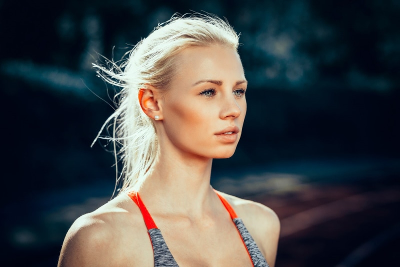 720P, women outdoors, looking into the distance, blonde, pearl earrings, women, ponytail, model