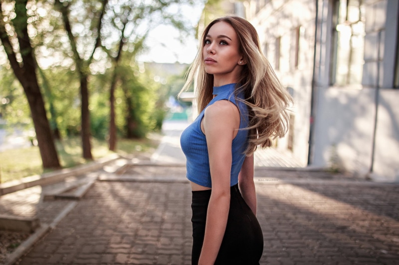 portrait, adult, hair, depth of field, standing, blond hair, beautiful woman, young women, blue tops, trees, beauty, pearl earrings, tree, women outdoors