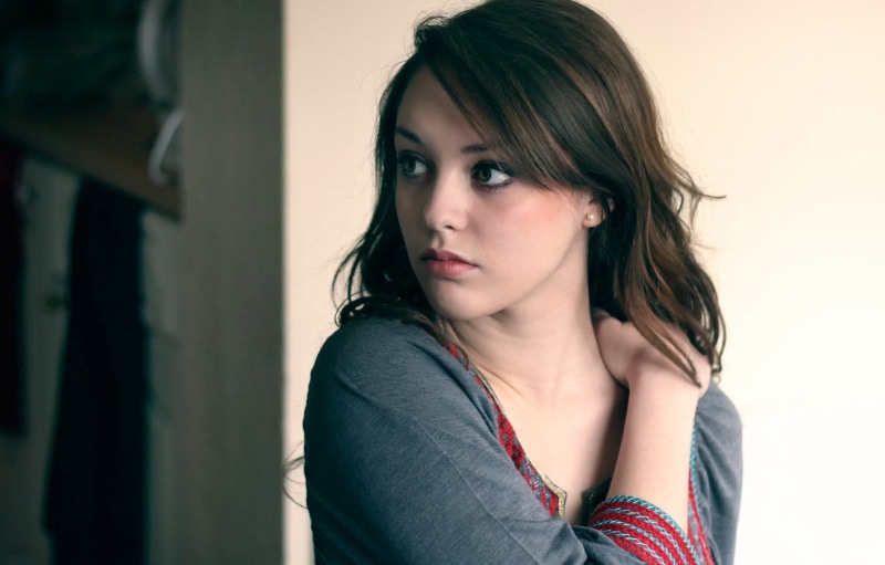 make up, green eyes, British, model, pearl earrings, 1080P, grey clothing, brunette, looking away, Imogen Dyer, women