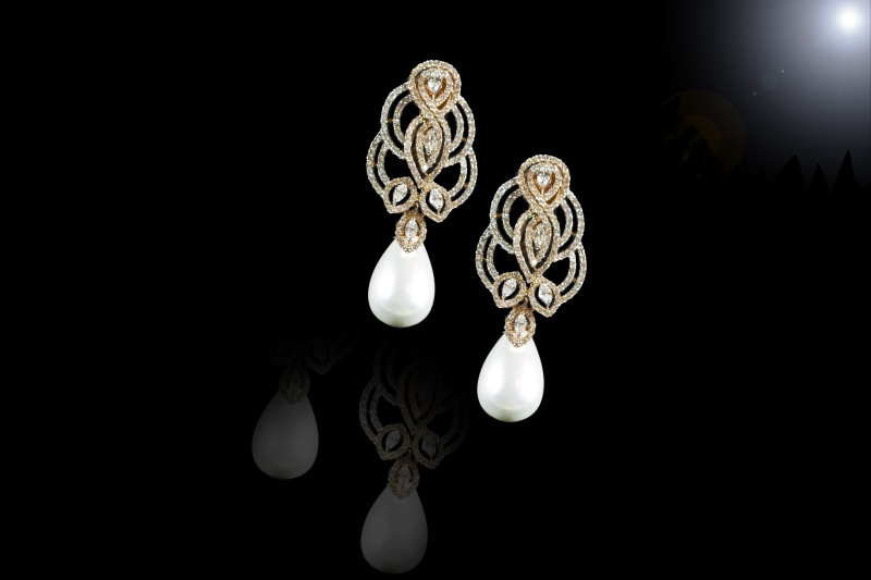 beautiful pearls, jewelry, close-up, stud, illuminated, copy space, pearl jewelry, black background, electric lamp, silver, light, elegance, lighting equipment
