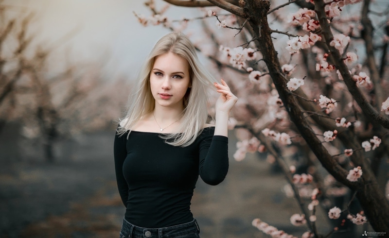 standing, blond hair, portrait, hair, springtime, one person, hairstyle, adult, nature, depth of field, tree, blonde, outdoors, beauty, women outdoors