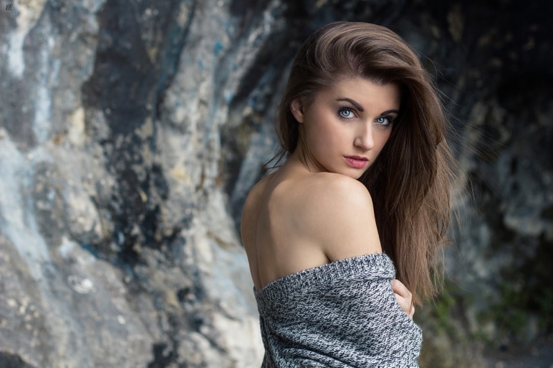 looking over shoulder, one person, portrait, bare shoulders, sweater, women, human body part, off shoulder, human hair, blue eyes, pink lipstick, young adult