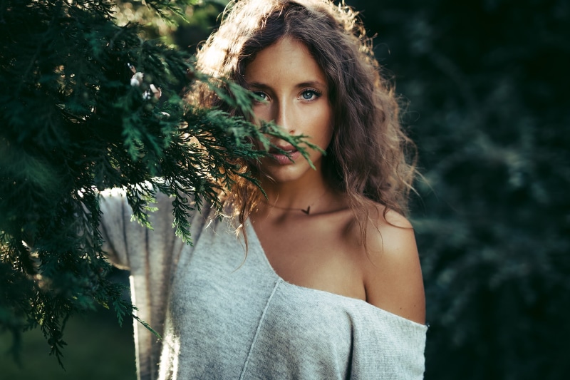 beauty, front view, women, women outdoors, focus on foreground, portrait, tanned, brunette, nature, hairstyle, beautiful woman, looking at viewer, one person