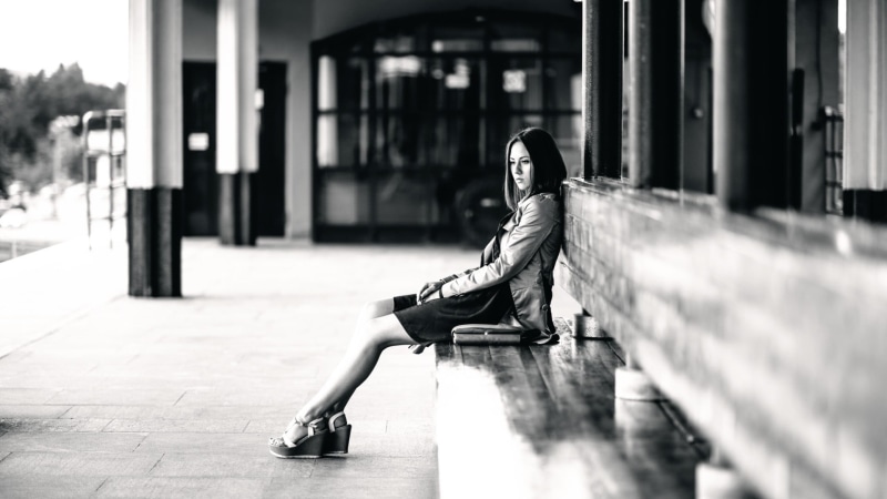portrait, architectural column, model, leisure activity, photo, young women, monochrome, beautiful woman, adult, sadness, building, city, young adult, brunette