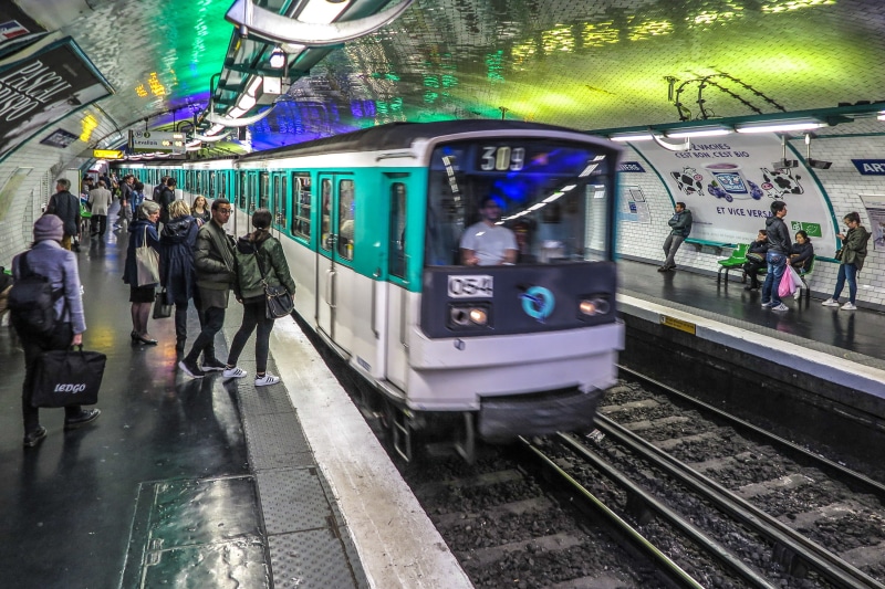 platform, railroad track, commuters, lifestyles, metropolitan, public transportation, railroad station platform, people, women, architecture, arriving