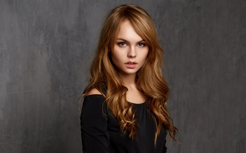 indoors, beautiful woman, looking at camera, wavy hair, hairstyle, 1080P, headshot, women, fashion, beauty, long hair, modern, one person, young adult