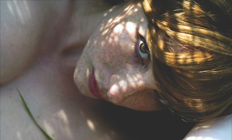one person, real people, lifestyles, females, focus on foreground, leisure activity, headshot, beautiful woman, young adult, sunlight, model, young women