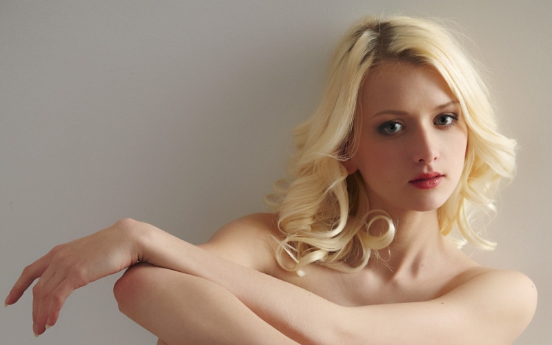 beautiful woman, long hair, beautiful people, young adult, blonde, women, blond hair, 2K, young women, human body part, hazel eyes, looking at camera