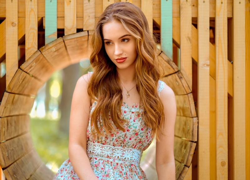 women, red lipstick, looking away, summer  dress, 1080P, long hair, hazel eyes, portrait, blonde, model