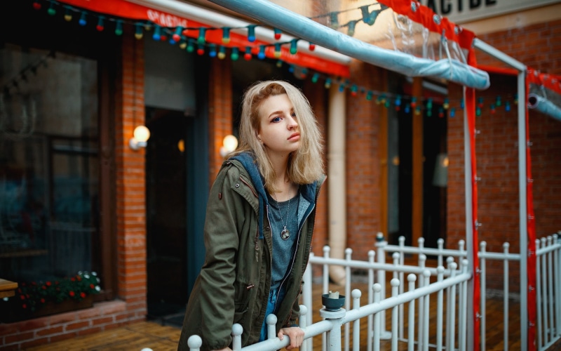 jacket, Anastasia Sokol, looking at viewer, hair in face, blonde, urban, portrait, necklace, women outdoors, blue eyes, depth of field, T-shirt, 1080P