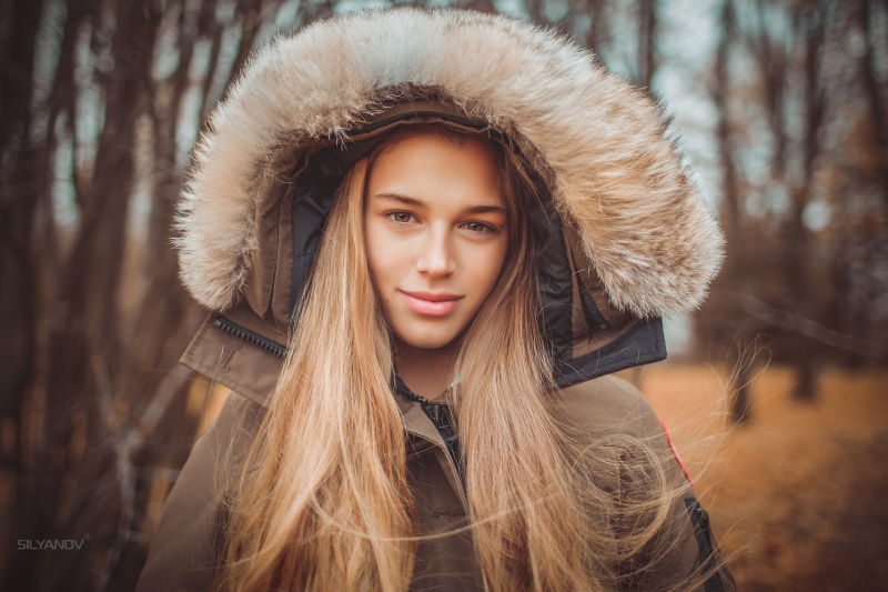 model, blonde, hair, tree, women, smiling, hairstyle, looking at camera, winter, beauty, 2K, hood - clothing, hoods, front view, young women, hat, warm clothing