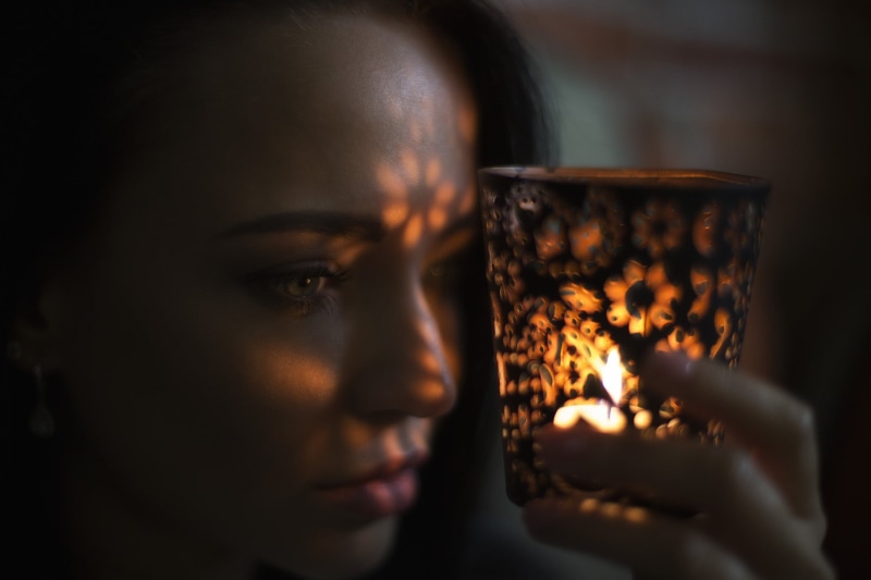 thinking, photo, portrait, mood, lipstick, 1080P, green eyes, photographer, depth of field, feeling, girl, Angelina Petrova, brunette, Javier Ullastres