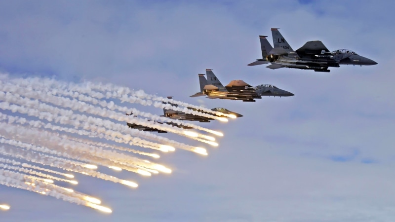 gray, plane, flying, mid-air, aircraft, army, cloud - sky, air vehicle, on the move, fighter plane, 1080P, airplane, transportation, military airplane