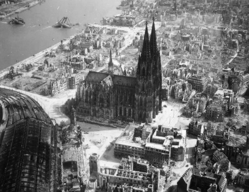 day, religion, crowd, World War II, 720P, winter, architecture, snowing, city, vintage, place of worship, ruin, building exterior, built structure, belief