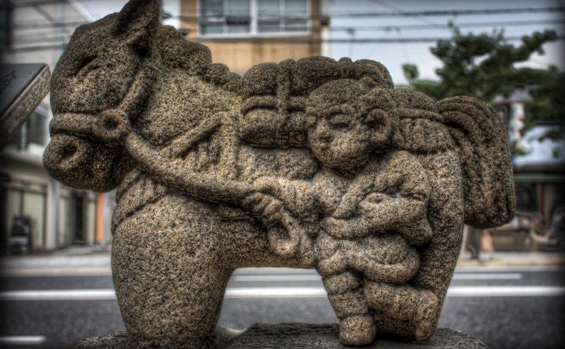 Sculpture, stuffed toy, city, 4K, Japan, mammal, creativity, man, representation, horse, transportation, built structure, animal, street, craft, Aperture