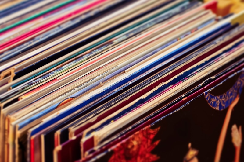 arts culture and entertainment, multi colored, melody, music, in a row, background, sound, pattern, old, texture, craft, still life, no people, 4K, listen