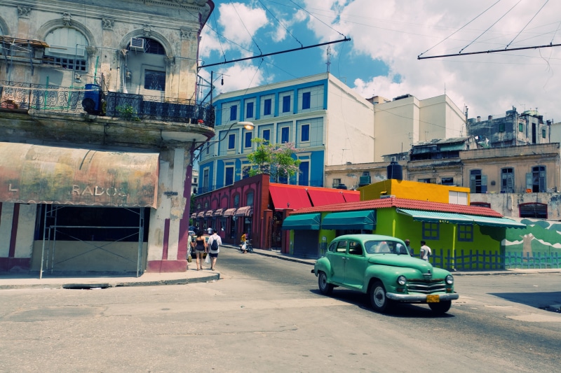 traffic, 4K, building exterior, Image, angle, car, road, residential district, city Life, sky, architecture, sunlight, Havana, built structure, day, street